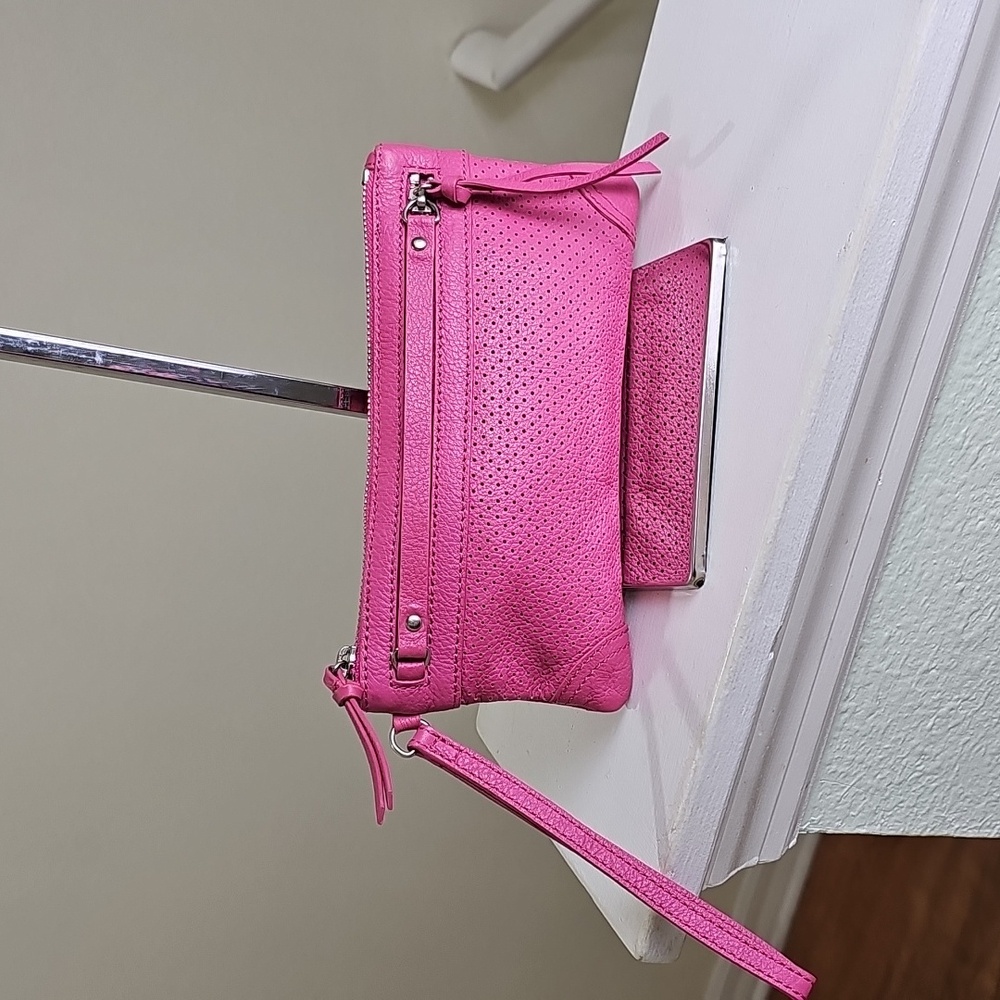 Banana Republic Bubblegum Pink Leather Ziptop Wristlet EUC - Picture 14 of 15